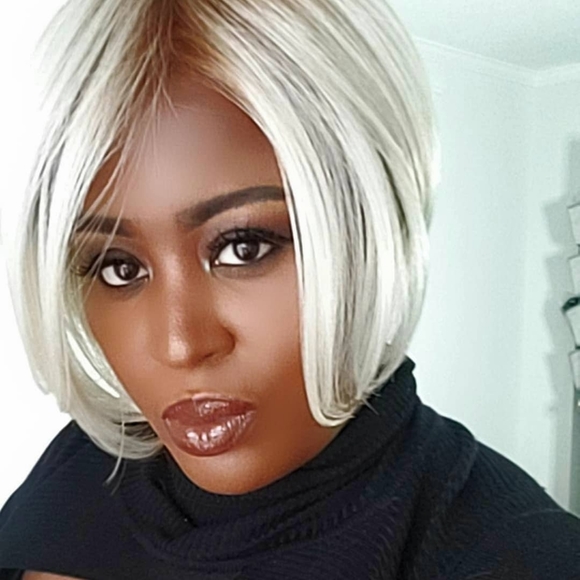 One Silver Synthetic Bob Pre ❤ Bob Wig FOR SALE - Picture 6 of 6